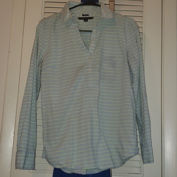 2 Tommy Hilfiger button down - Picture 2 of 2
